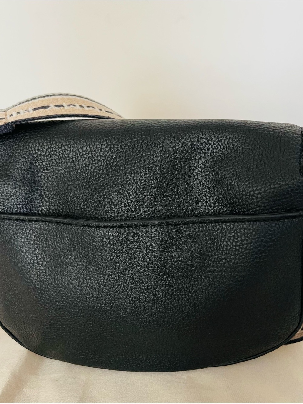 Tommy Hilfiger Black Leather Crossbody with Beige Logo Strap - Picture 2 of 6